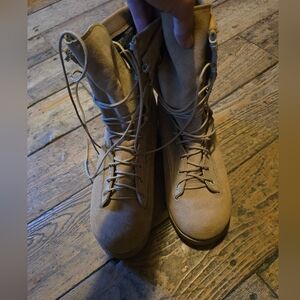 Conbat Boots Size 81/2 Never Been Warn
